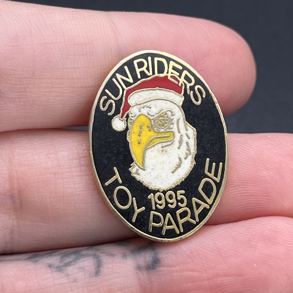 1995 Sun Riders Toy Parade‎ Santa Claus Eagle Lapel Hat Pin